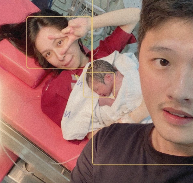 二胎|29岁宅男女神二胎得子！宝宝鼻梁高挺酒窝吸睛，9年爱情儿女双全