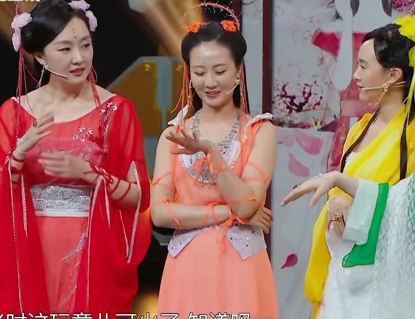 蒋欣|蒋欣17年后演“绿儿”，手上戴着绿色灵石戒指，是对经典的尊重