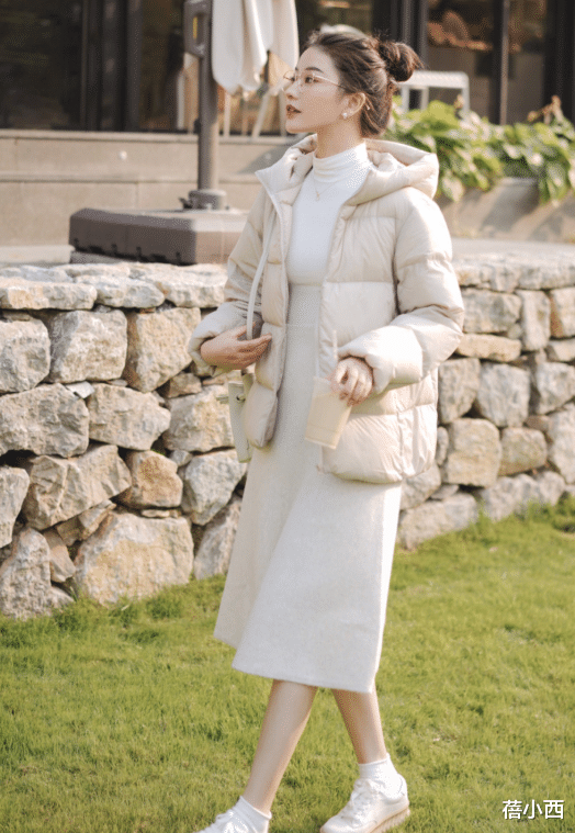 蓓小西 奔三奔四的女人别穿得太薄，试试这些羽绒服混搭，轻松美出新高度