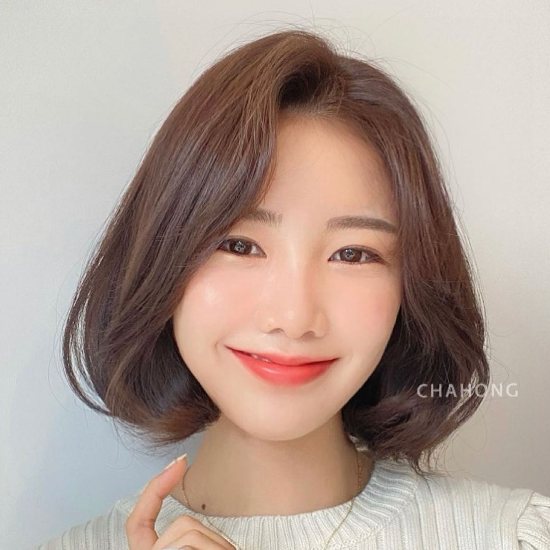 发型|女发别再烫满头小卷发了，太老气，现在流行这几种显年轻的发型