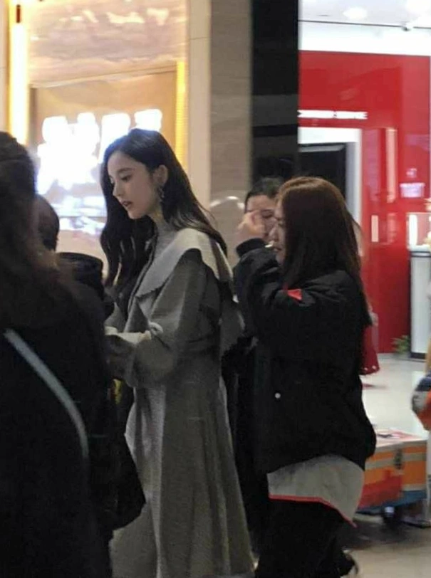 |明星现实生活中真的那么好看吗？