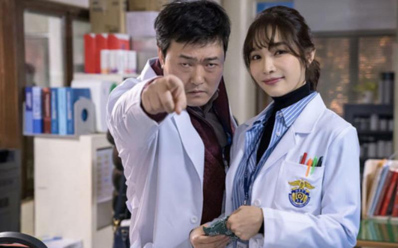 |女人就怕嫁错郎，13天短命婚姻后，45岁李敏英在家吃牛肉练普拉提