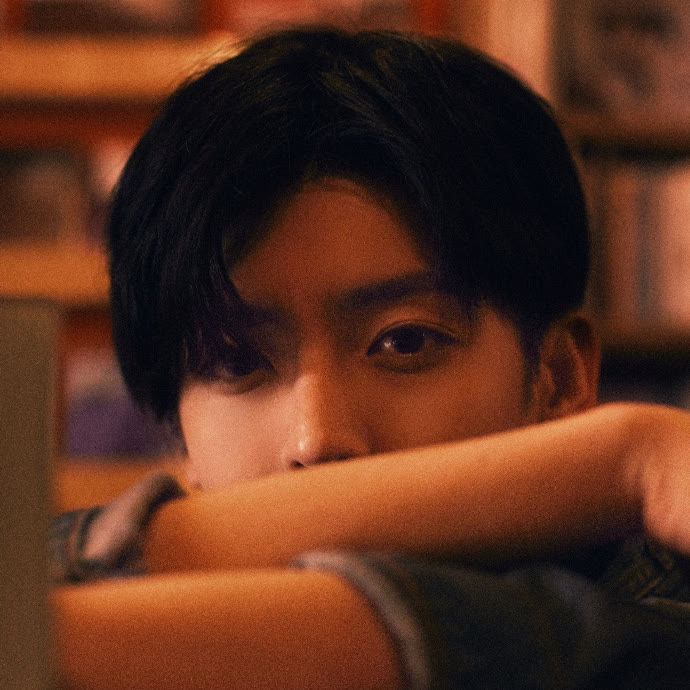 侯明昊|侯明昊再出新剧，古装白衣造型“惊为天人”，网友直呼：太绝了