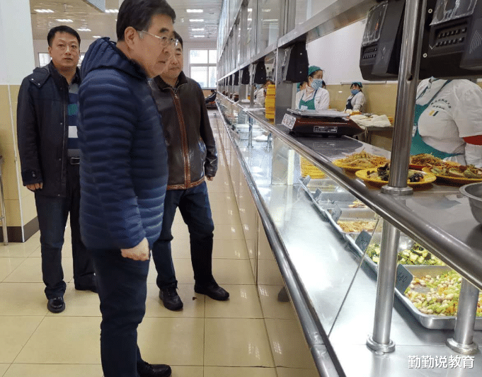 教育部|?新任校长规划学校食堂，全程喊话霸气硬核，网友：建议全国推广