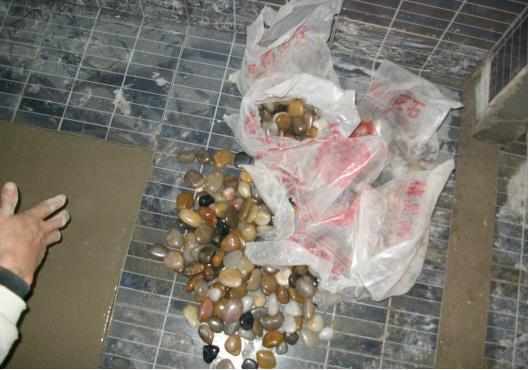 老公河边捡鹅卵石铺在卫生间，效果太赞了，邻居纷纷效仿！