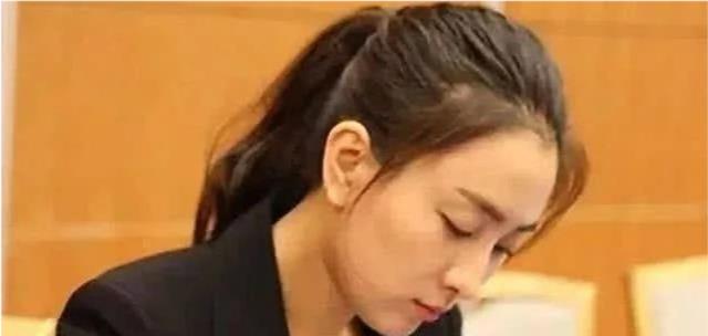 明星素颜|人民大会堂不许化妆，明星们真实颜值被打回原形，看到杨幂我醉了