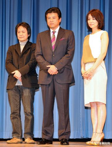 小润爱时尚 69岁三浦友和一点不显老,穿西装打领带谦和儒雅,梳大背头有气场