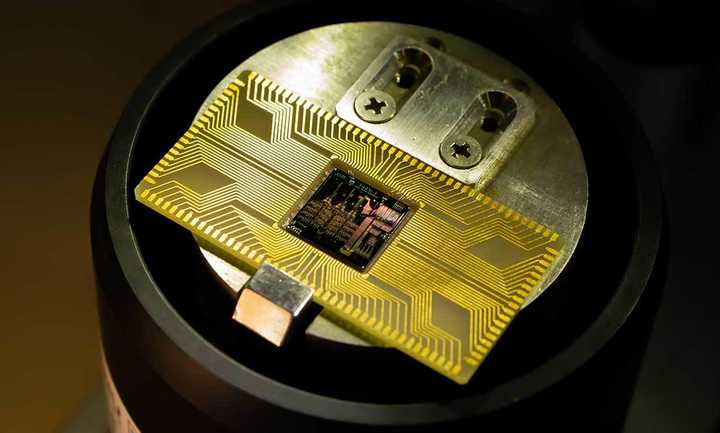 量子计算机|再夺量子霸权？美国造出全球最大超导量子计算机，量子比特数翻倍