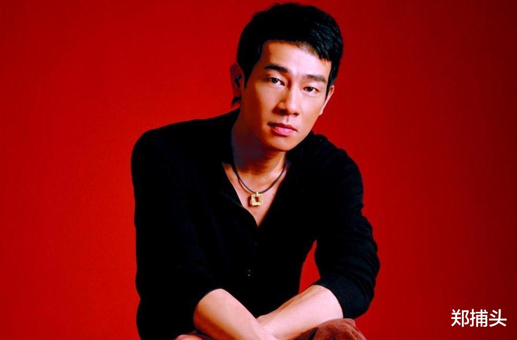 陈小春|因出演《鹿鼎记》，陈小春曾错过接拍成龙电影，是遗憾还是幸运？
