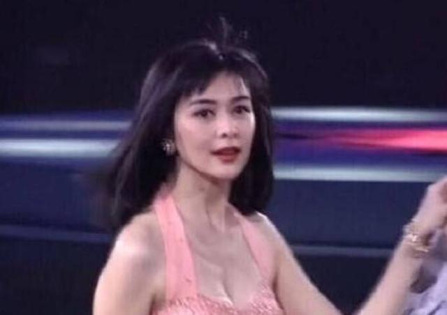 关之琳|关之琳巅峰期有多绝色?看她的泳装剧照,才知道啥叫女人味