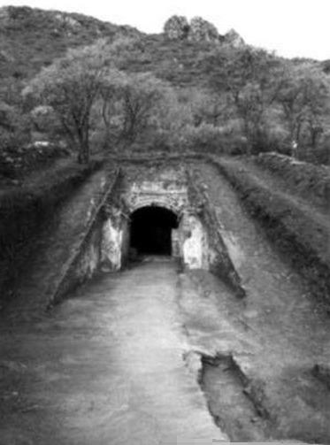 |农民荒地里挖出好宝贝，却因不识货随手丢弃，错过发大财的机会