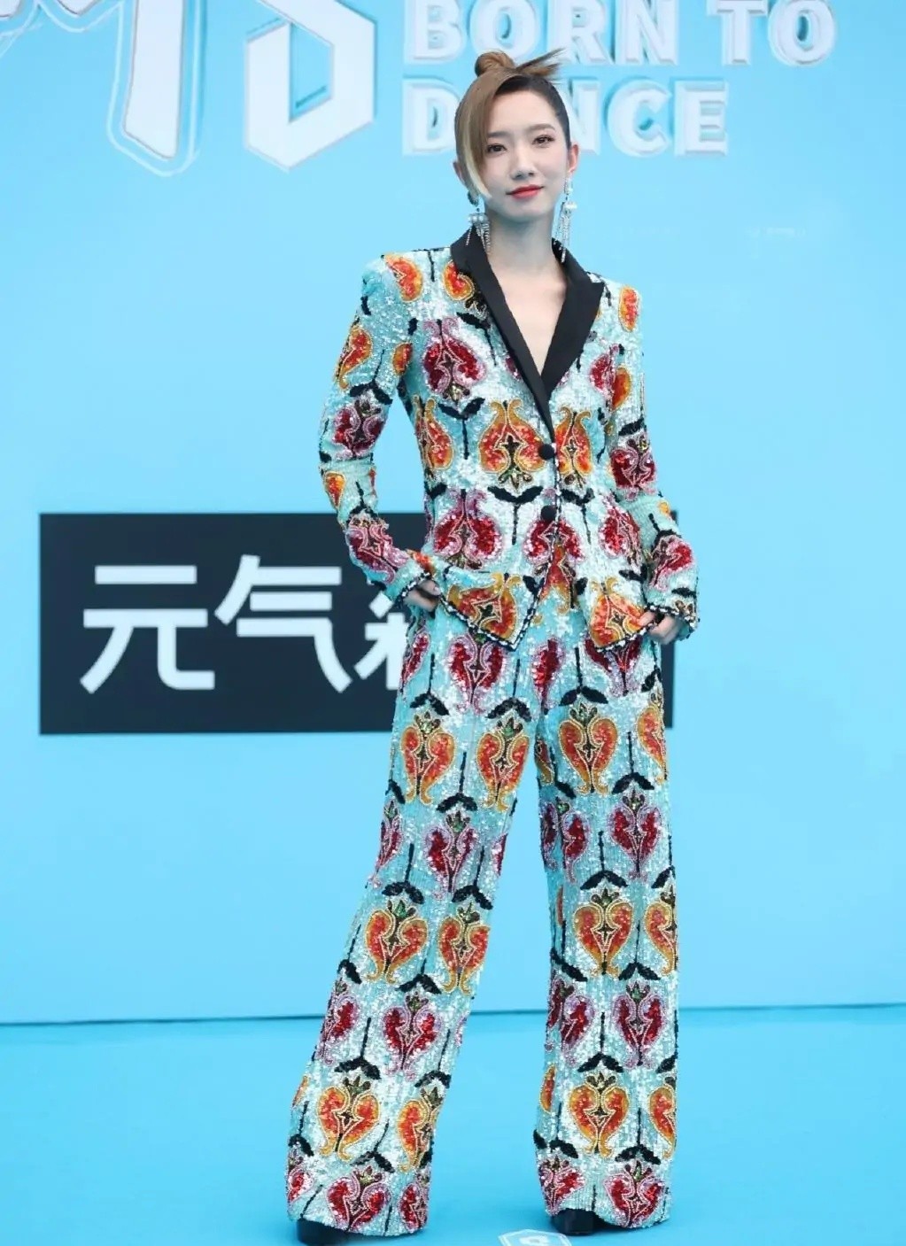 可彡个人形象管家 《舞蹈生》首映会红毯：三大女星华丽亮相，造型惊艳令人陶醉