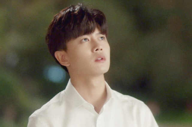 一生一世|《一生一世》开播，男主任嘉伦却遭到吐槽，能不能学学隔壁与于途