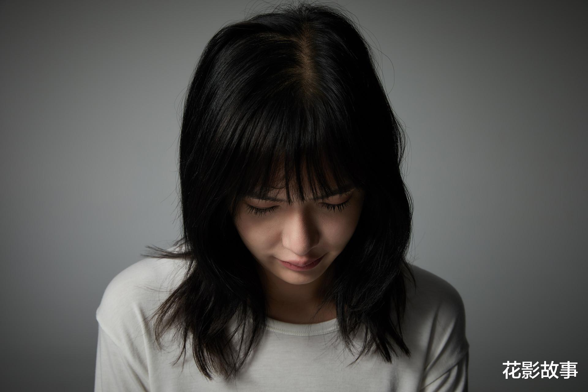 花影故事|婚姻里最幸福的女人：无论多少岁，一直是个会撒娇的小女孩