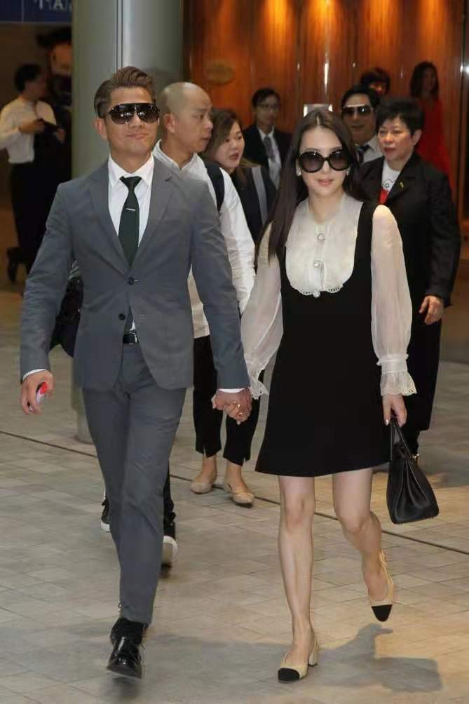 时尚风行派|55岁郭富城比老婆会保养！穿休闲装聚餐，大两岁刘青云胡子都花白