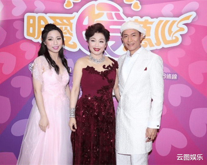 洪金宝|江华59岁生日全家福曝光，女儿像妈妈想出道，儿子当护士救死扶伤