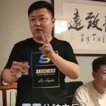 城市的时代 艺术来源于生活，德云社演员醉酒出糗，网友：一个比一个奇葩！