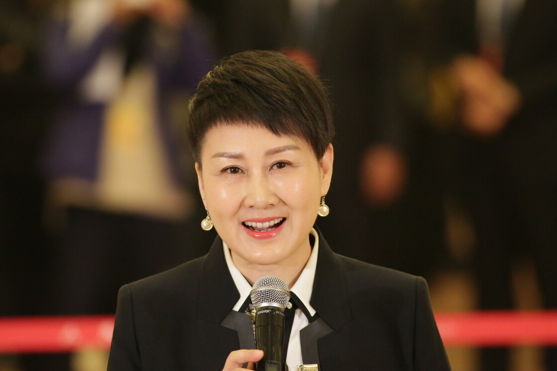 短发 张凯丽的“不等式短发”告诉我们,留对发型太重要,不装嫩显年轻