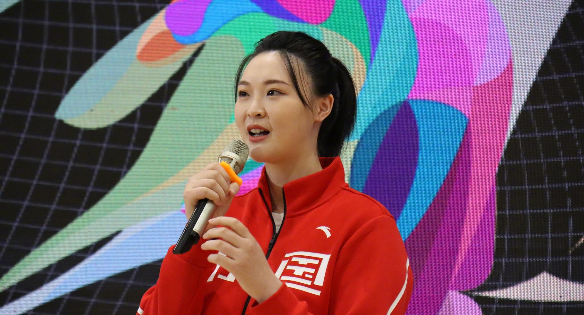 惠若琪|惠若琪被调侃是“大号”版，球迷看热闹加气，姐妹情深令人羡慕！