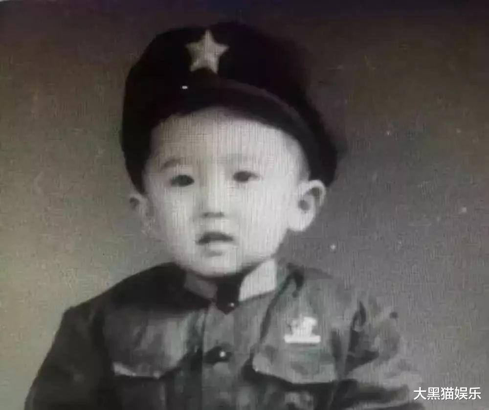 于谦|于谦：马场拆迁获赔4亿，拒绝德云社股份，娶小10岁美娇妻