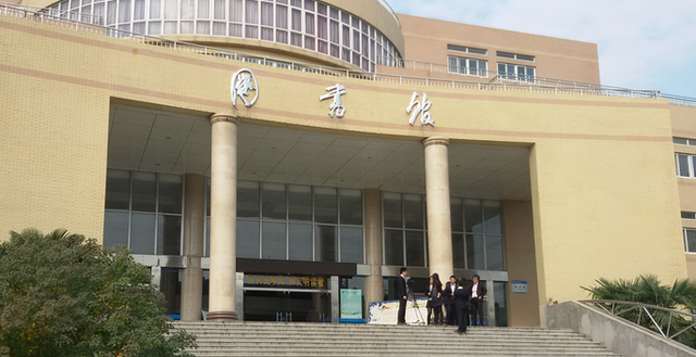 |学校“护犊子”，要求入校企业招聘月薪8000元以上，企业却更给力