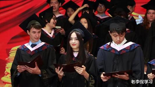 老李侃学习|中国本科生\"多如狗\",美国本科毕业却相反,留学生该何去何从