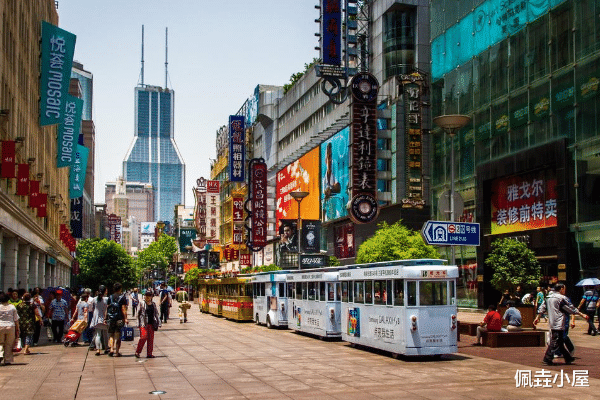 佩垚小屋 江苏耗资数亿打造的商业街出现关门潮，却因疏于管理，处境尴尬