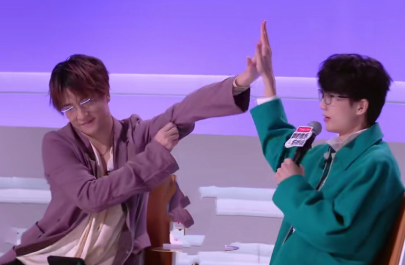 腾讯视频|许嵩综艺首秀太精彩，薛之谦拿一份工资打两份工，两人cp感十足