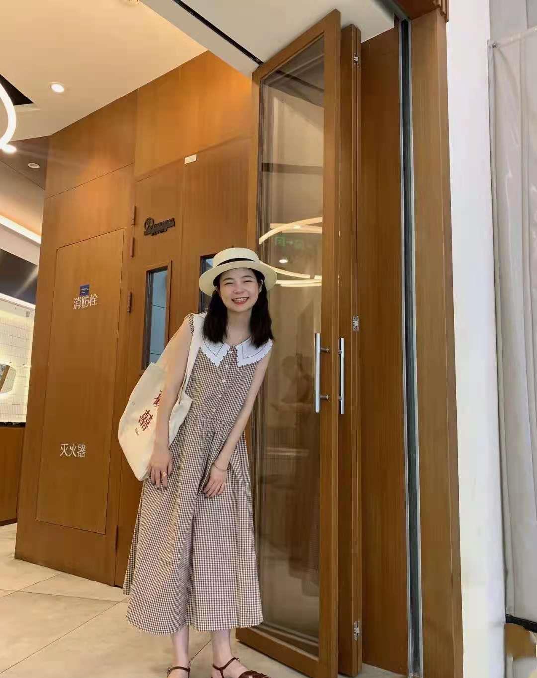 时尚人生|今夏不流行穿运动鞋，这“3双凉鞋”更受宠，百搭舒适又洋气