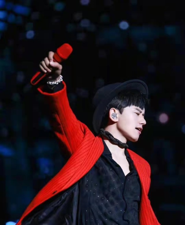 谢娜|谢娜晒女儿们亲手制作的生日贺卡给张杰庆生，小家伙各有各的想法，超用心