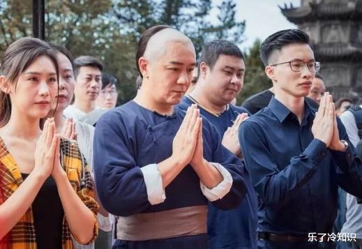 皮草|中老年陈浩民扮嫩演少侠，脸上褶子显老，反倒是女主成亮点