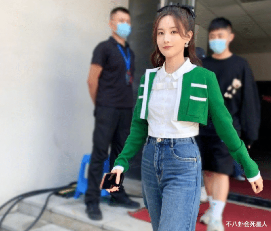 杂志|两大影后同框录制，45岁舒淇生图似少女，61岁惠英红皮肤光滑