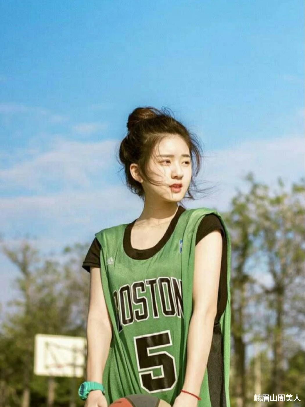峨眉山周美人|女人适合戴“手镯”还是“手表”?答案在于这三点,戴错很尴尬
