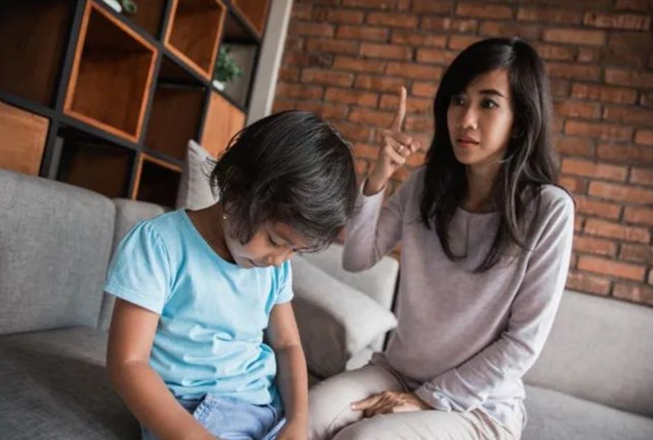 小芽的妈妈|“要不是为了你……”那些“牺牲型”父母，养出的娃都怎么样了？