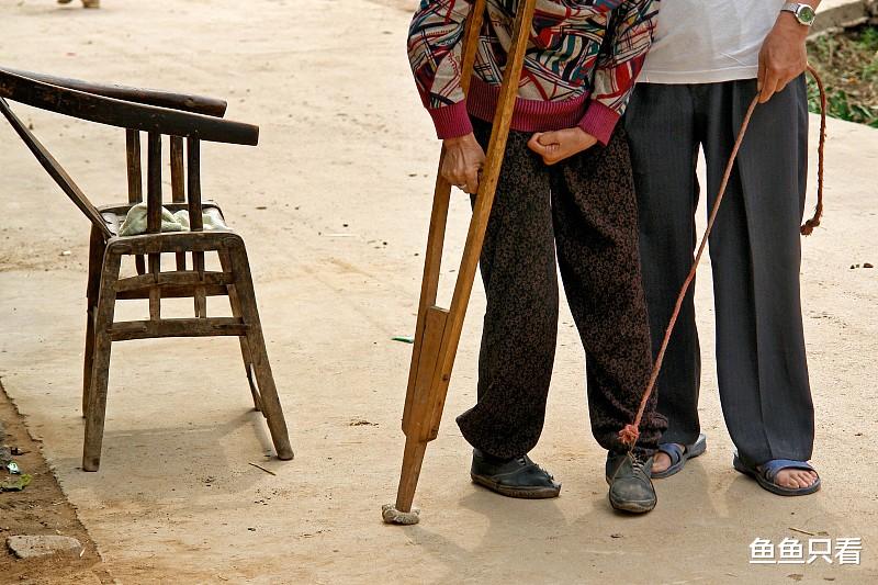 鱼鱼只看|小脑萎缩如何给家庭减轻负担？