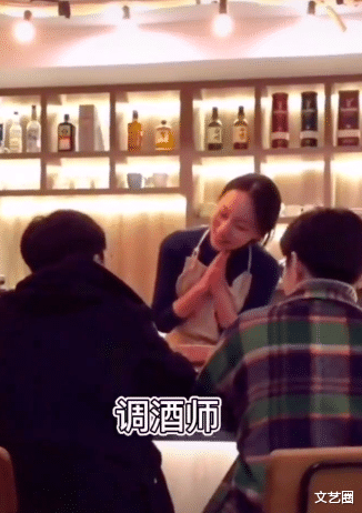 电视剧|女网红“贝勒爷”打工时期照片曝光，站舞台上给新娘提裙子，如今却月入百万