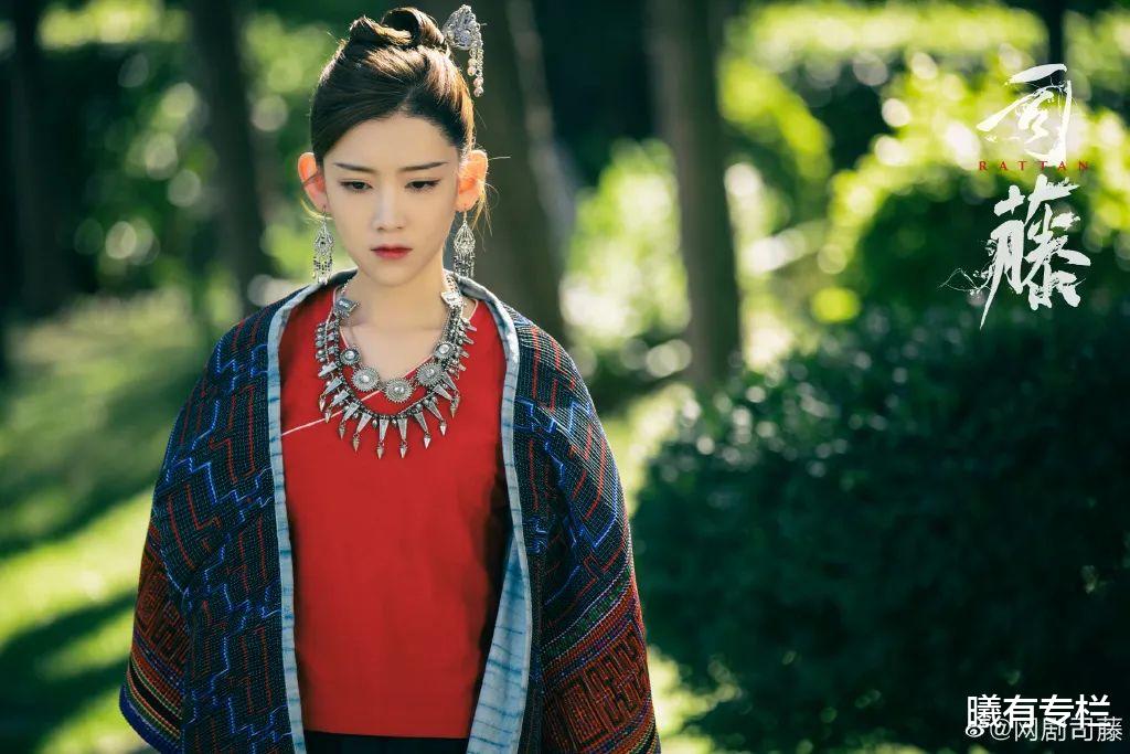 司藤|“国民千金”司藤遇到“穷剧组”：衣服自己做、布鞋夜市买