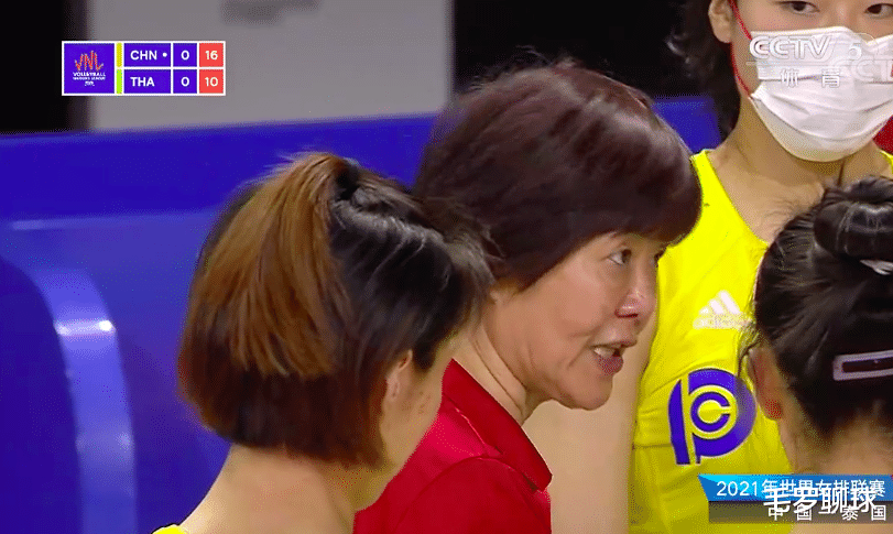 郎平|中国女排横扫35岁泰国队，末局25-23绝杀，郎平批评两大世界冠军