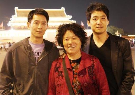 失控的想你|6对“抱团挣钱”的明星兄弟,个个身价不菲,感情让人羡慕