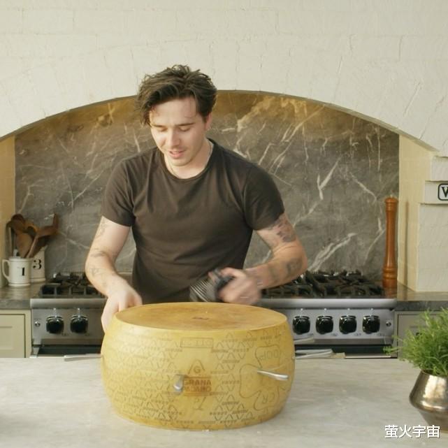 妈宝男|贝克汉姆22岁长子秀厨艺，讨未婚妻欢心不计成本，又立了新人设