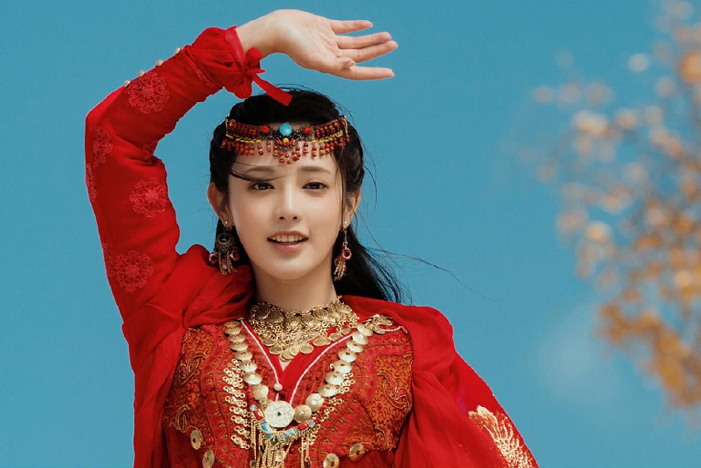 迪丽热巴|异域扮相最美的6位女星，杨幂妩媚，迪丽热巴惊艳，你喜欢谁？