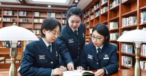 大学生|铁饭碗行业幸福指数排名,教师未能进入榜单,榜首排名有点意外