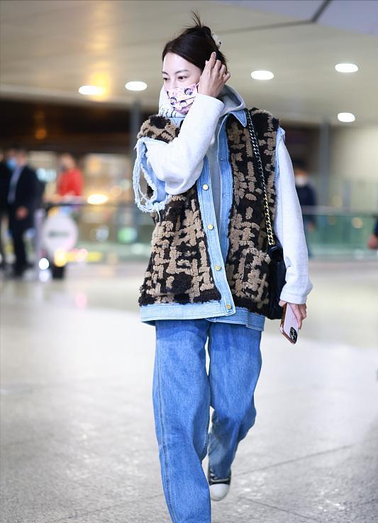 宋丹丹|张雨绮突然瘦好多，健身房里秀腹肌，身材快瘦成麻杆大骨节手抢镜