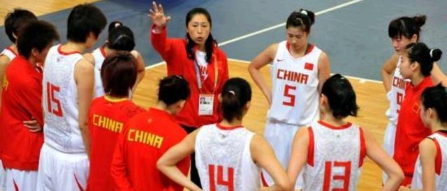 中国女篮|官宣！中国女篮主教练解甲归田 下课原因让人心酸 铁娘子正式接盘