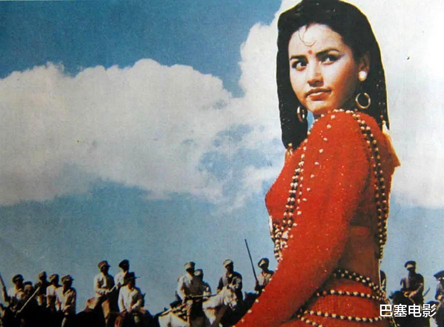 异域|别硬演“异域美人”，有人翩翩起舞一眼万年，有的还是把脸遮上吧