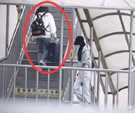 赵丽颖|赵丽颖离婚后飞往上海，疑获赠千万豪宅，1年前就把儿子接到身边