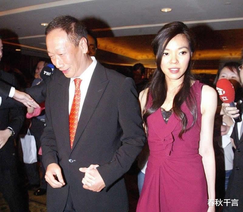 |曾馨莹：34岁嫁58岁首富，六年生三胎坐稳百亿豪门女主人，凭什么