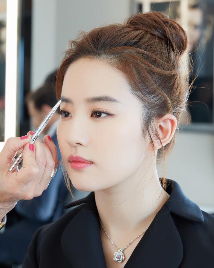 明星|明星们在化妆间全是大咖,看看跟荧屏差距大吗