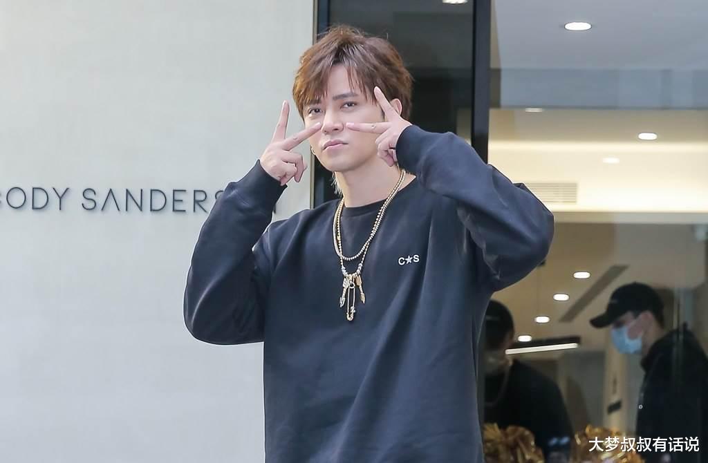 罗志祥|罗志祥，唱跨年激动到几天睡不好，突晒马桶照喊：全部冲掉