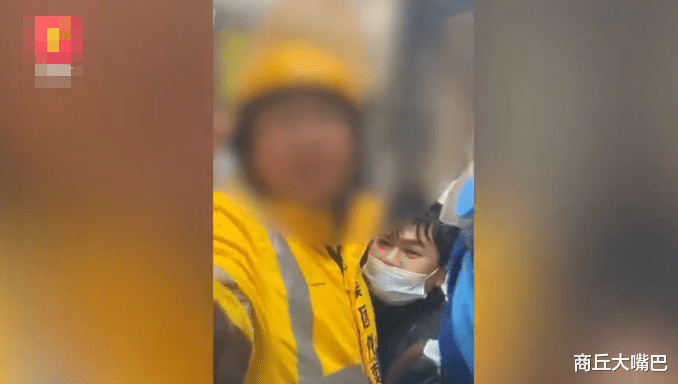 商丘大嘴巴 江苏一外卖员因着急送餐, 强行摁掉女子电梯楼层, 争执中还辱骂威胁